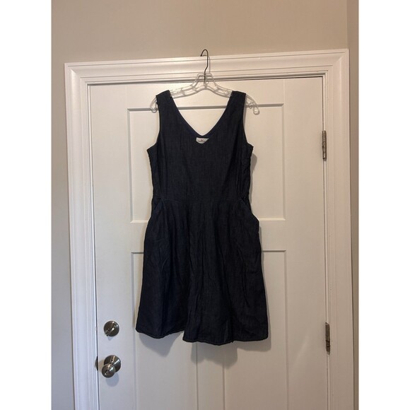 Vineyard Vines Blue Denim Chambray Fit and Flare Dress VNeck Size 10 USA Preppy - Picture 1 of 8